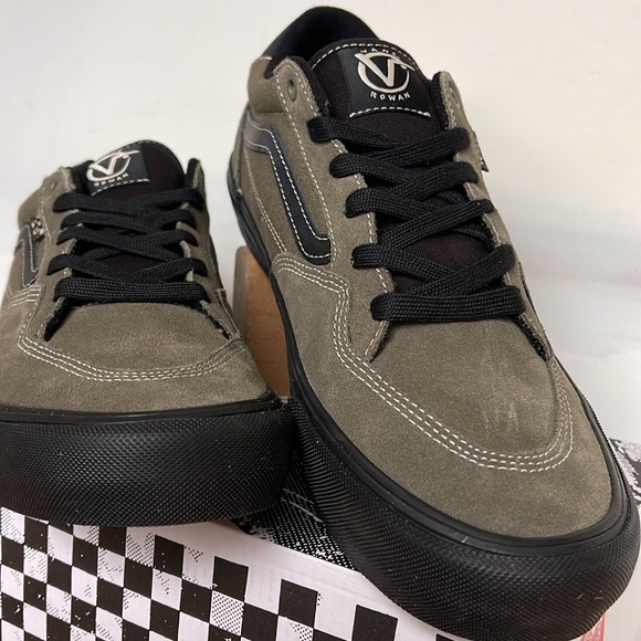 Vans Men’s Rowan Olive/Black
VN0A5JICBIQ
Sneakers - Picture 11 of 16